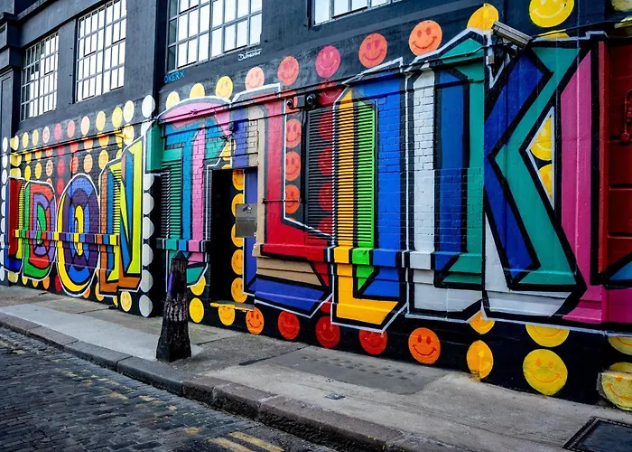 Quirky 3 Bedroom Flat In Shoreditch